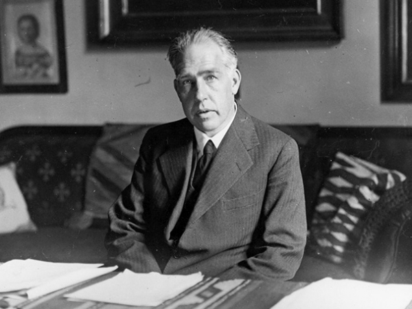 Niels Bohr, el científico que descubrió la naturaleza dual del electrón.