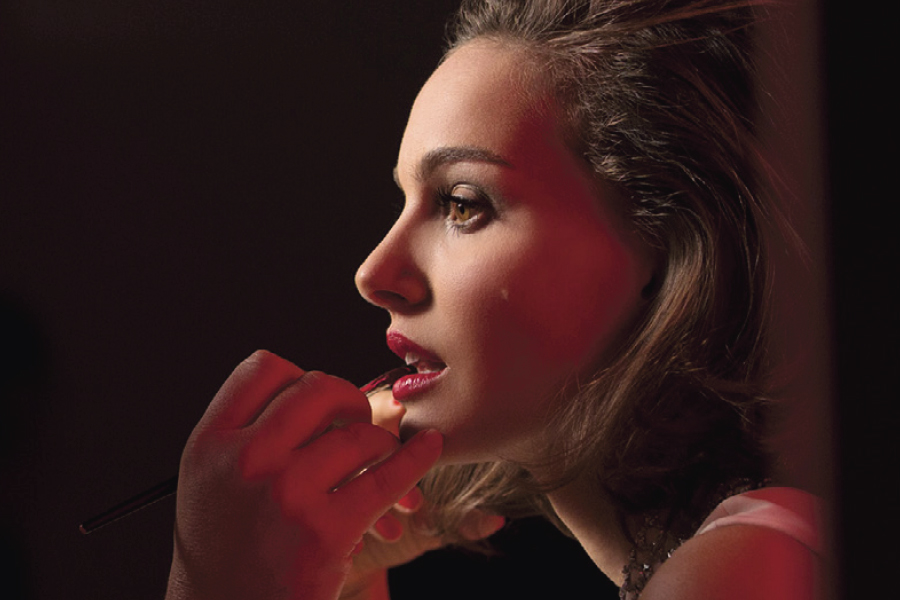imagen 10 de Rojo sobre rojo, Dior reformula la barra de labios más icónica.