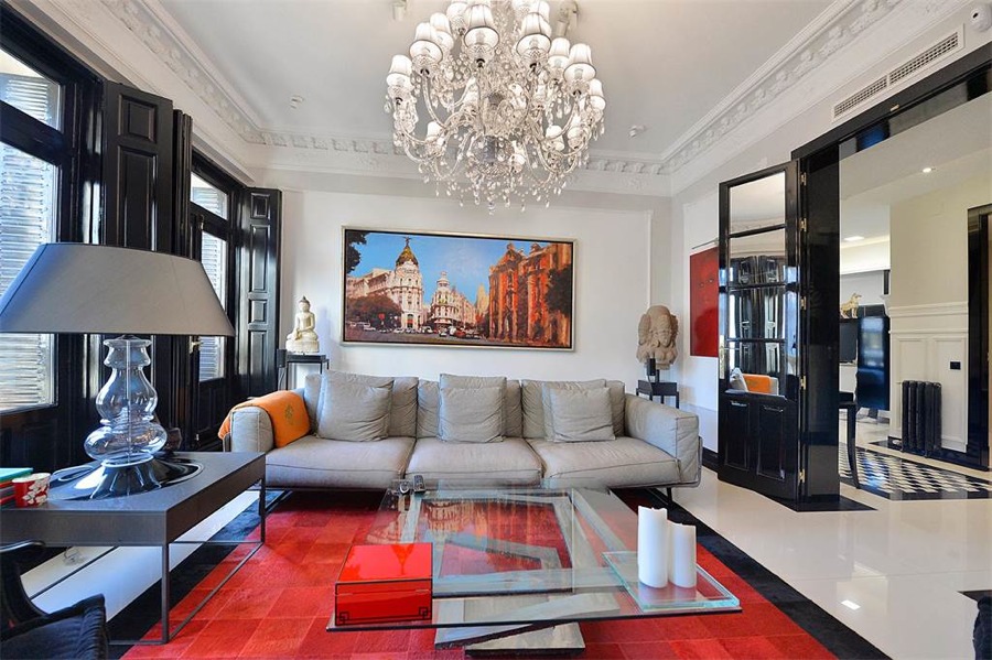 imagen 3 de Sotheby’s vende un ático de lujo y diseño en Madrid por 3.600.000 euros.