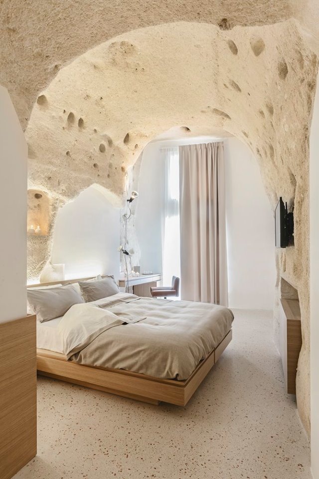 imagen 7 de Una cueva con un hotel de lujo dentro.