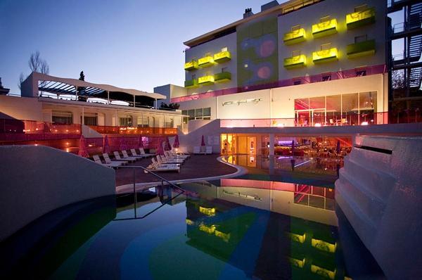 imagen 2 de Semiramis, el hotel más colorista de Atenas.
