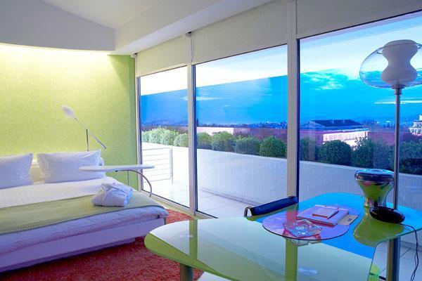 imagen 8 de Semiramis, el hotel más colorista de Atenas.