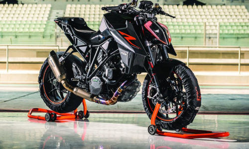 KTM Superbike 1290R 2017. Más sabe el diablo por moto que por diablo.