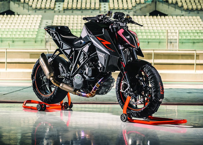 imagen 7 de KTM Superbike 1290R 2017. Más sabe el diablo por moto que por diablo.