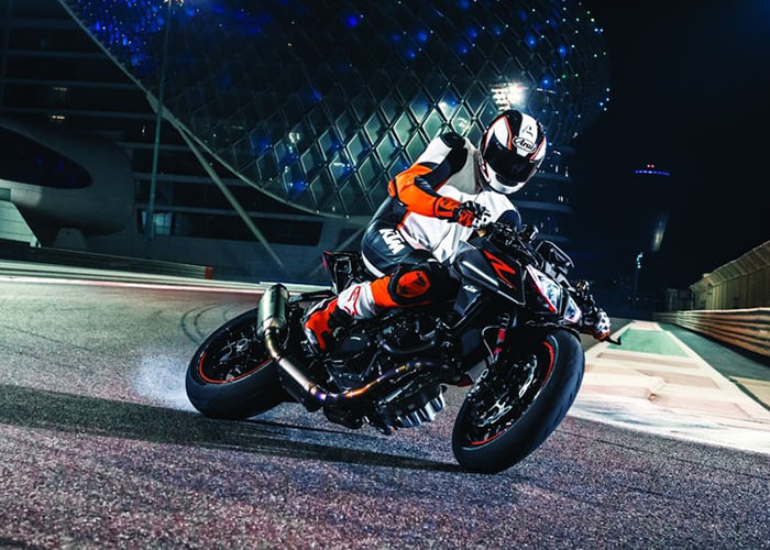 imagen 8 de KTM Superbike 1290R 2017. Más sabe el diablo por moto que por diablo.