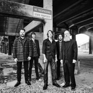 La bandera de la contestación ondea en manos de Drive-By Truckers.