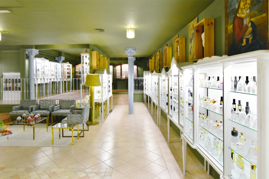 imagen 6 de La Basílica Galería, la mayor boutique de perfumes de autor del mundo.
