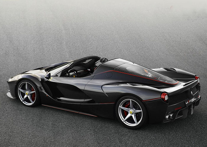 imagen 4 de LaFerrari Aperta. El cielo está para volar, y si llevas un Ferrari, lo acaricias.