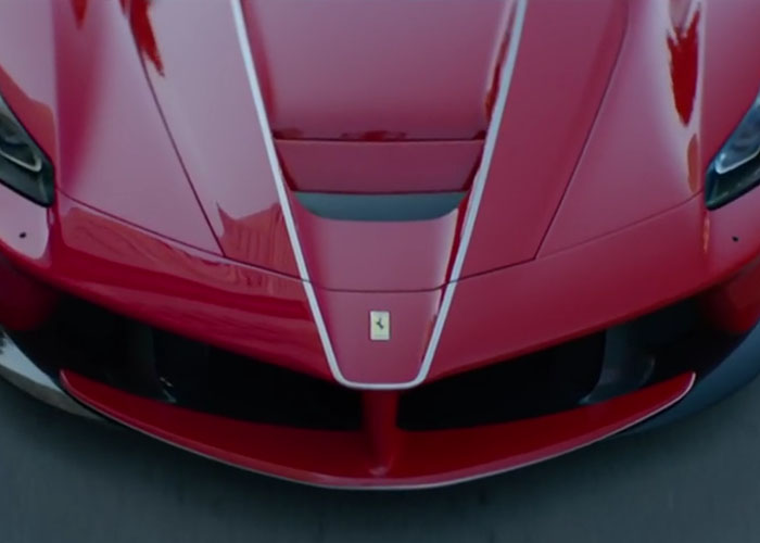 imagen 13 de LaFerrari Aperta. El cielo está para volar, y si llevas un Ferrari, lo acaricias.