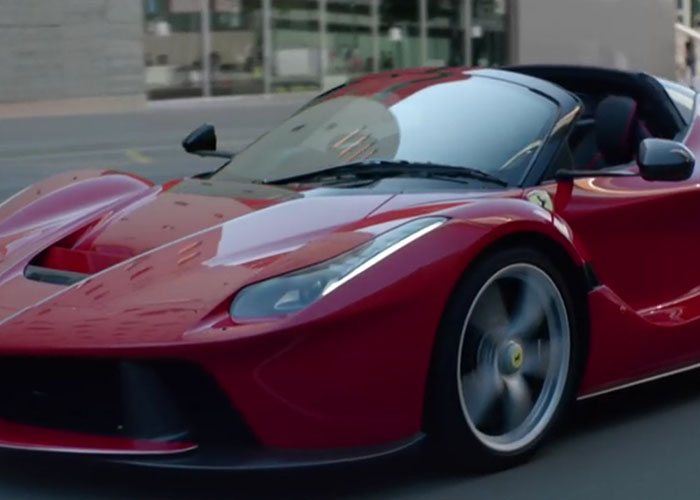 imagen 11 de LaFerrari Aperta. El cielo está para volar, y si llevas un Ferrari, lo acaricias.