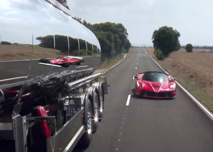 imagen 10 de LaFerrari Aperta. El cielo está para volar, y si llevas un Ferrari, lo acaricias.