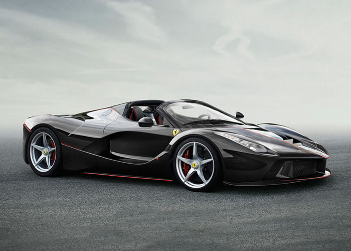 imagen 1 de LaFerrari Aperta. El cielo está para volar, y si llevas un Ferrari, lo acaricias.