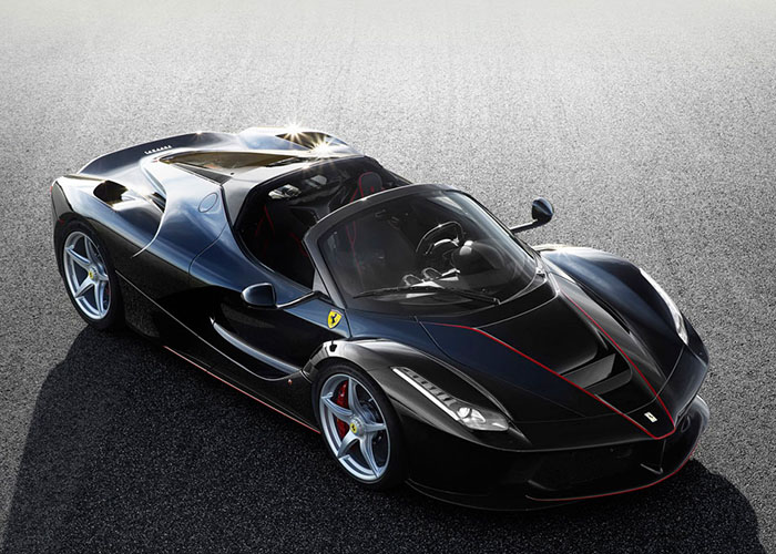 imagen 3 de LaFerrari Aperta. El cielo está para volar, y si llevas un Ferrari, lo acaricias.