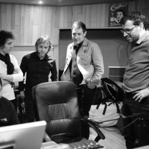 Limpias voces femeninas para la despedida de Javier De Torres y Roger Sincero.