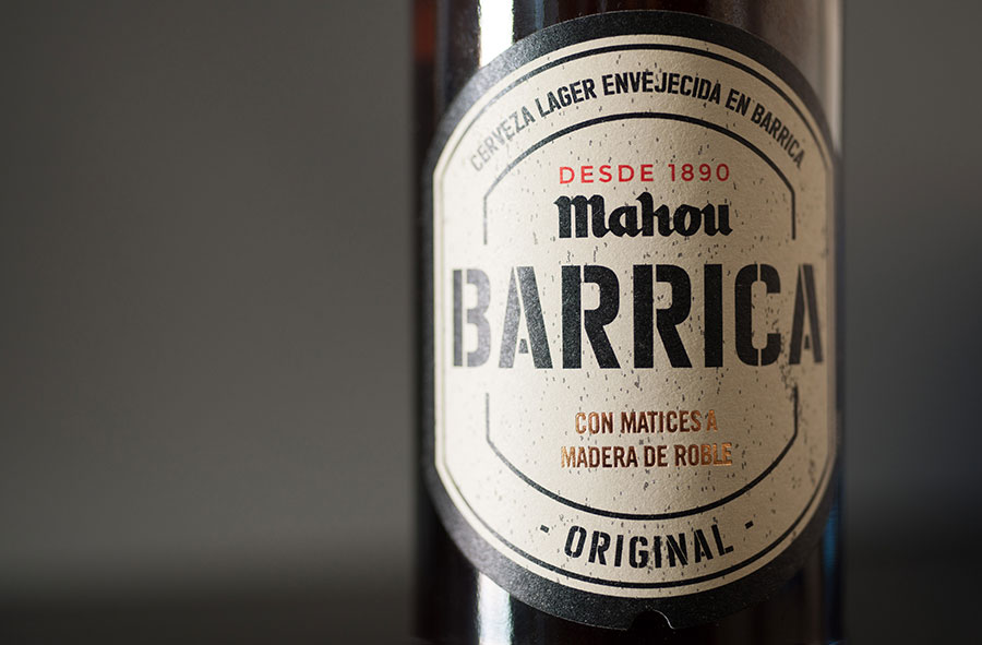 imagen 3 de Mahou Barrica, una lager envejecida en madera de roble.