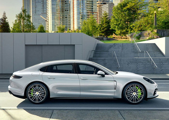 imagen 6 de Porsche Panamera Executive. Desde el asiento trasero la vida se ve distinta.