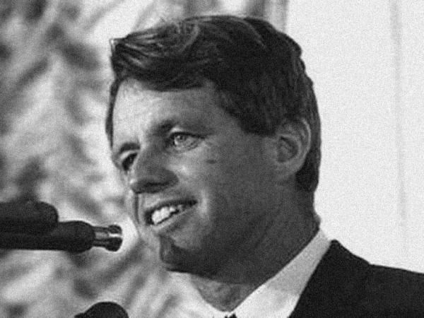 Robert Kennedy, fiscal, político y comunicador brillante ante la violencia y el dolor.