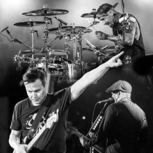 Otro pildorazo pop punk y un video algo escandaloso, lo nuevo de Blink 182.