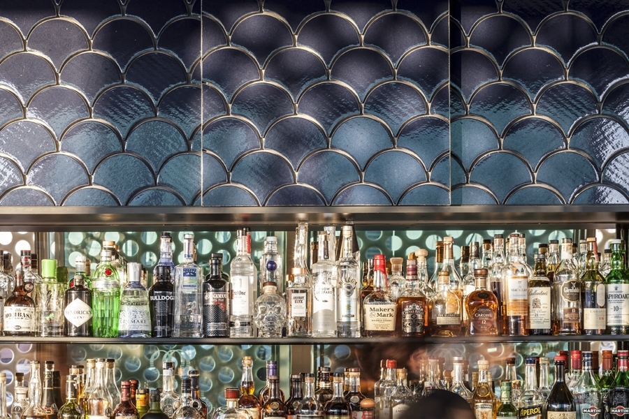 imagen 1 de Blue Wave, el bar más bonito del mundo está en Barcelona.