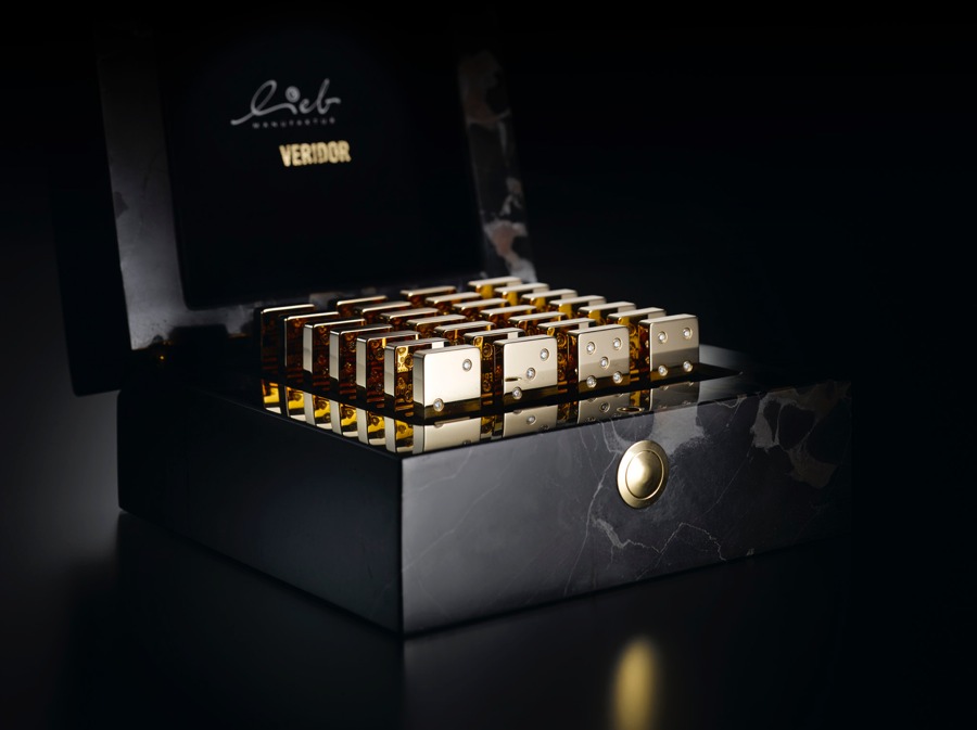 imagen 3 de El dominó más caro del mundo: oro y diamantes.
