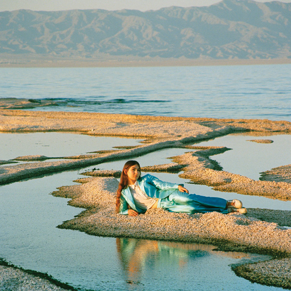 imagen 2 de La neoyorquina Weyes Blood señala el futuro camino de la música folk.