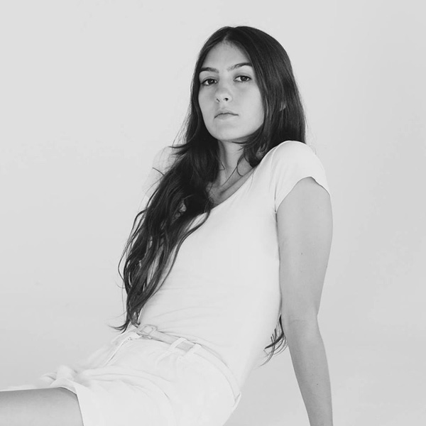 imagen 1 de La neoyorquina Weyes Blood señala el futuro camino de la música folk.