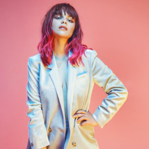 La británica Gabrielle Aplin regresa a la escena pop con un nuevo single.