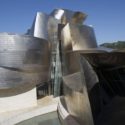 Tres, dos, uno… Veinte. El Museo Guggenheim Bilbao celebra su vigésimo aniversario.