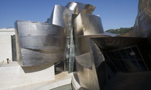 Tres, dos, uno… Veinte. El Museo Guggenheim Bilbao celebra su vigésimo aniversario.