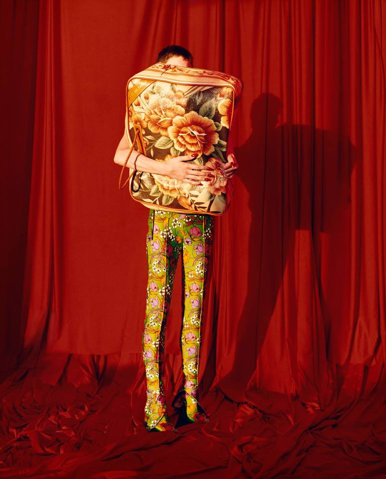 imagen 3 de Balenciaga deja caer las cortinas y muestra su colección primaveral.