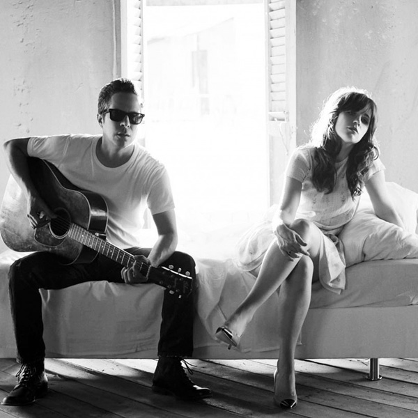 imagen 3 de Los recuerdos navideños son mucho mejores con She And Him.