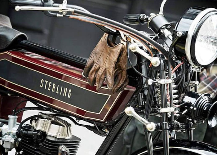 imagen 7 de Damas y caballeros, The Black Douglas Sterling, la moto en la que uno tiene que saber como vestirse.