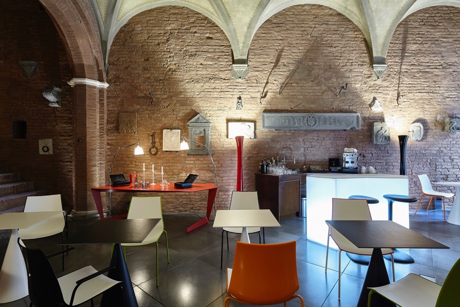 imagen 3 de Hotel boutique Palazzetto Rosso: Frescura vanguardista en un palacio medieval de Siena.