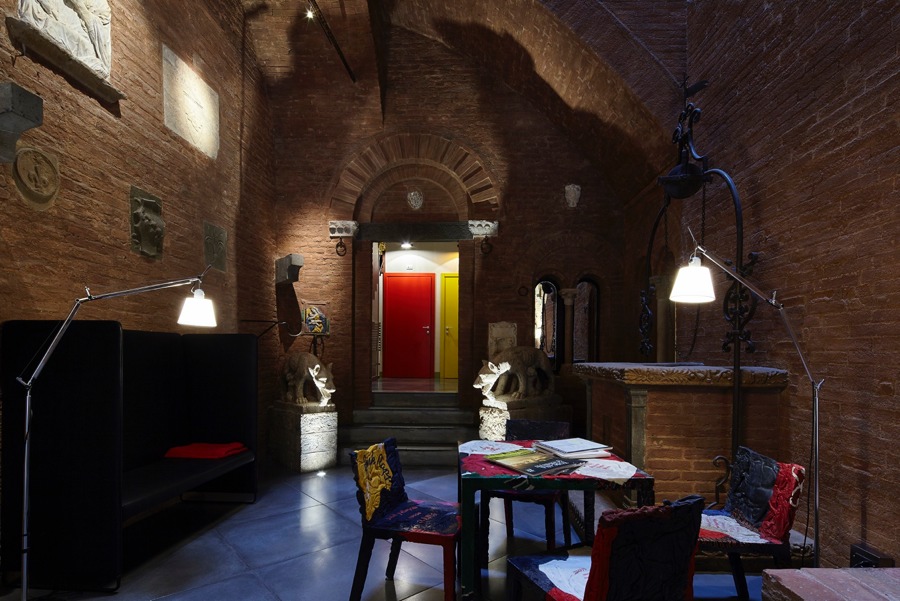 imagen 6 de Hotel boutique Palazzetto Rosso: Frescura vanguardista en un palacio medieval de Siena.