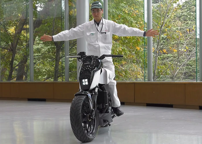 imagen 4 de Honda Riding Assist: la moto de la que es casi imposible caer.