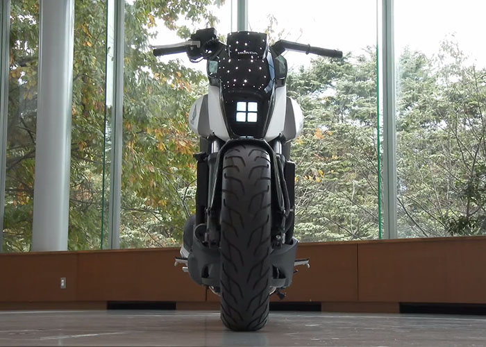 imagen 7 de Honda Riding Assist: la moto de la que es casi imposible caer.