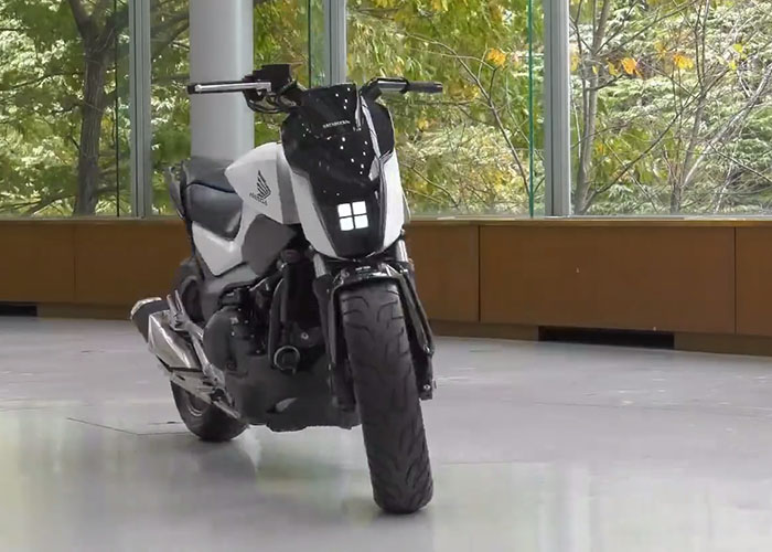 imagen 8 de Honda Riding Assist: la moto de la que es casi imposible caer.