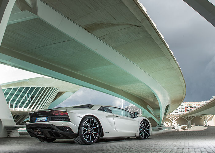 imagen 9 de Lamborghini Aventador S. Lo nuestro es otra cosa.
