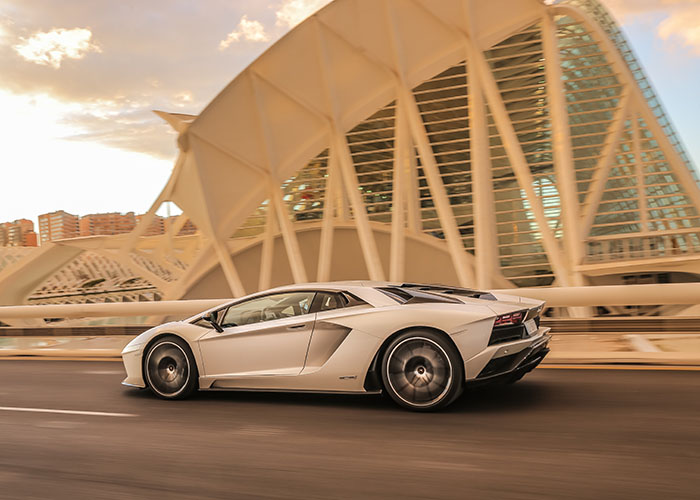 imagen 17 de Lamborghini Aventador S. Lo nuestro es otra cosa.