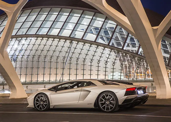 imagen 18 de Lamborghini Aventador S. Lo nuestro es otra cosa.