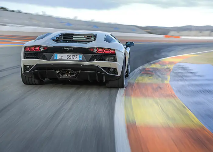 imagen 24 de Lamborghini Aventador S. Lo nuestro es otra cosa.