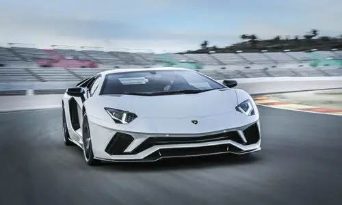 Lamborghini Aventador S. Lo nuestro es otra cosa.