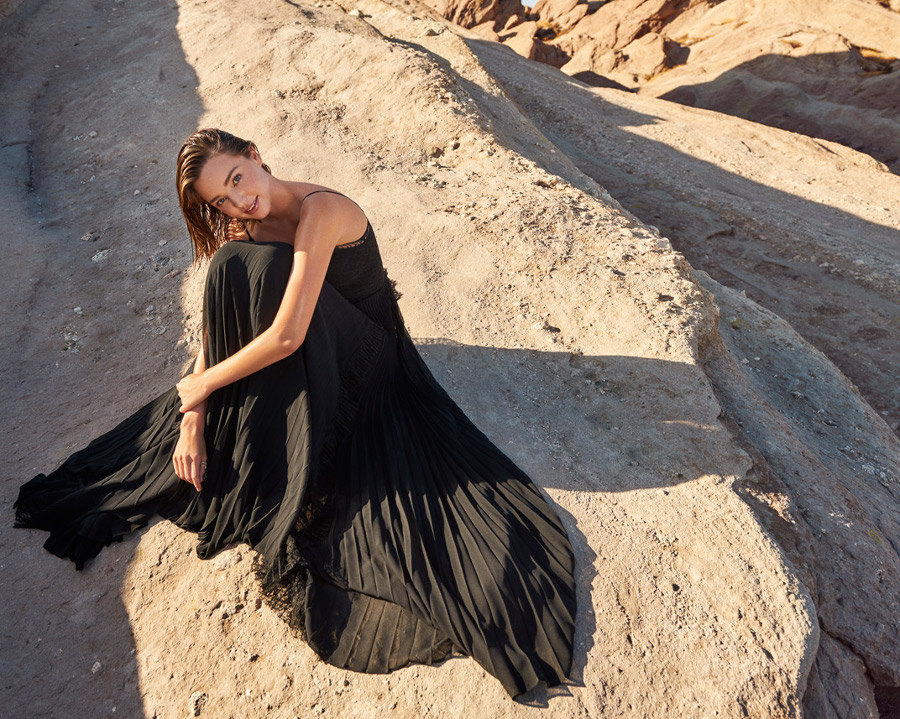 imagen 3 de Miranda Kerr deslumbrante para Marella en el desierto de California.