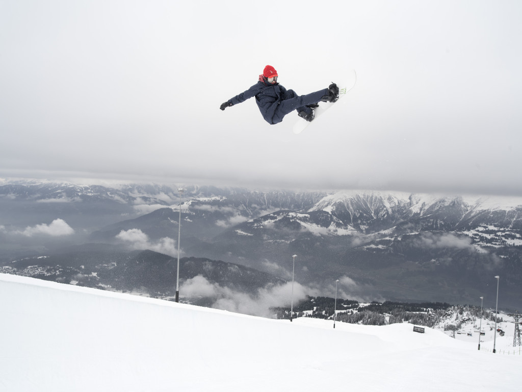 imagen 5 de Tiempo de Snowboard: Iouri Podlatchikov, equipado de pies a cabeza por Moncler.