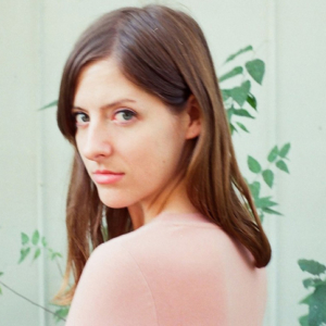 Tras los pasos de las grandes cantantes de country llega Molly Burch.