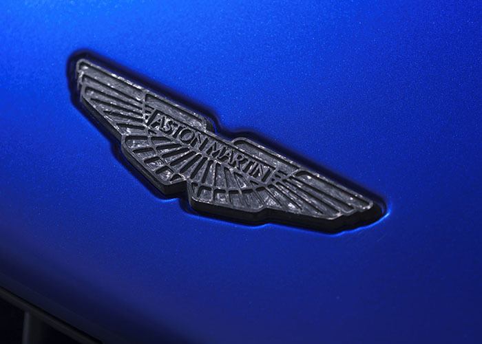 imagen 7 de Aston Martin DB11 by Q. Azul, que te quiero azul, o de qué color quieres tus sueños.