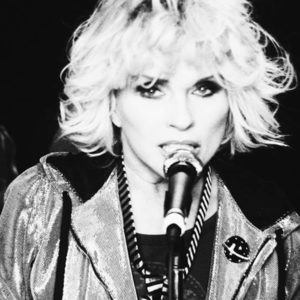 Blondie regresa con un single de su próximo álbum “Pollinator”.