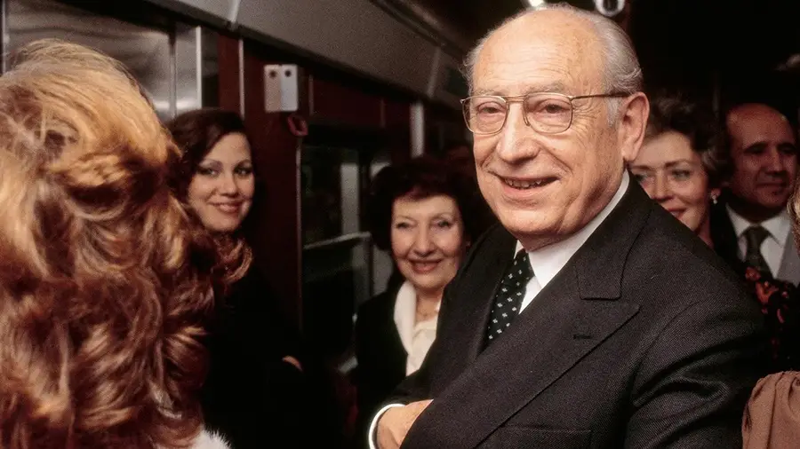 Es difícil ser bueno y fuerte a la vez. Y, por lo común, cuanto más fuerte se es menos razón se tiene.