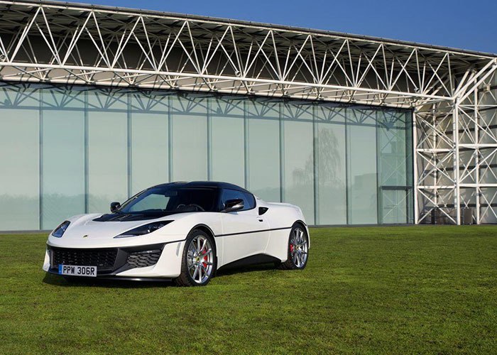imagen 4 de Lotus Evora Sport 410, o a James Bond nunca le van a faltar los coches.