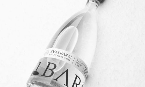 ¿Qué tiene el agua  Svalbarði para que cueste 59 euros por botella? 6